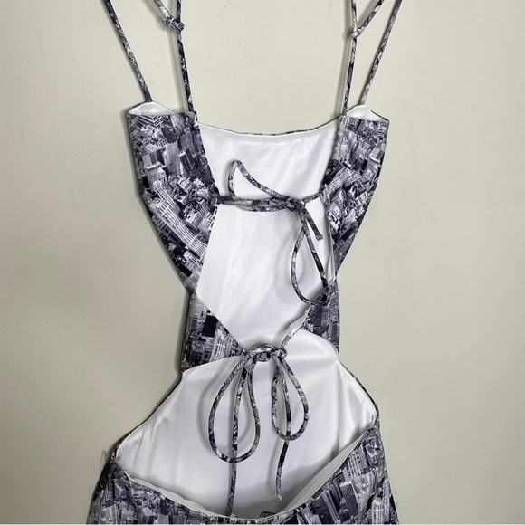 Tiger Mist Black White Building Skyline Keeli Bodycon Lace Back Dress Size XS - Picture 9 of 12